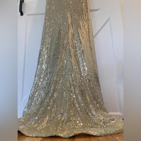 Beautiful gold‎ sequin dress w/train - Picture 11 of 13